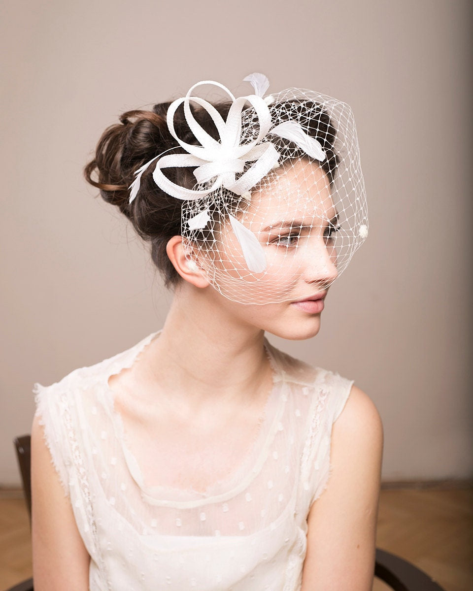 Braut-Kopfschmuck mit Federn, Hochzeits-Fascinator mit Vogelkäfig