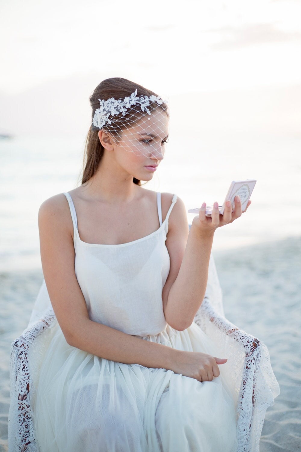 Bridal lace bandeau veil with pearls in ivory, wedding veil with floral ivory lace, short ivory veil