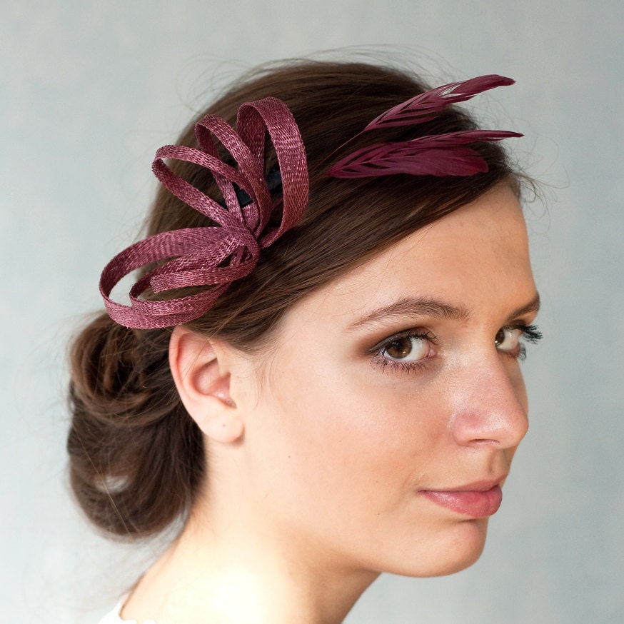 Sinamay Fascinator mit Federn, Haarschmuck für Brautjungfern, Kopfschmuck für die Braut, LBD-Accessoire