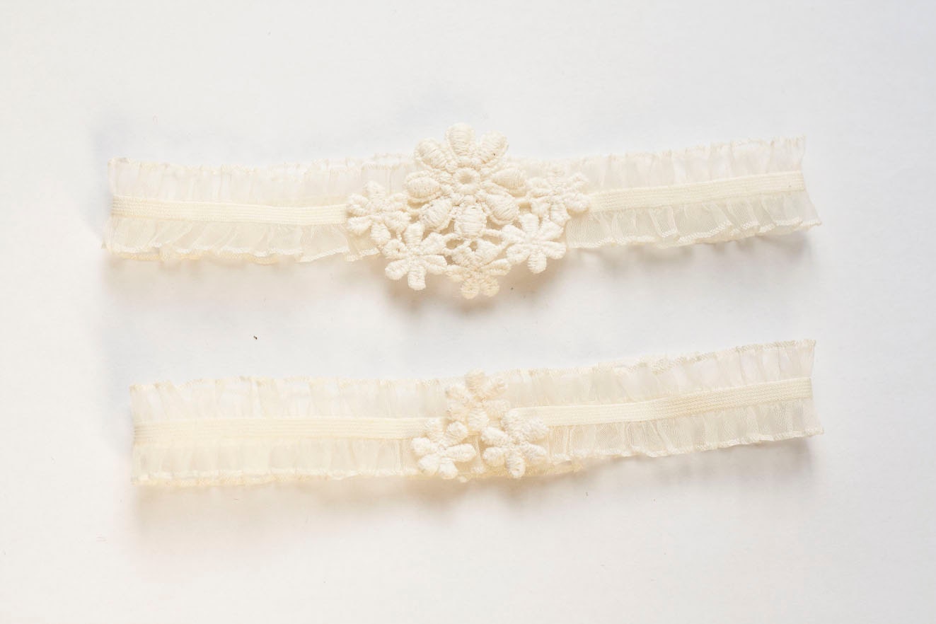 Bridal lace garter set, cream floral lace garter set, wedding lace garter set, cream cotton lace garter, comfortable garter