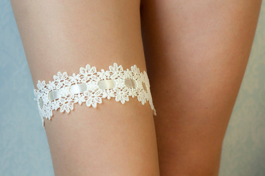 Ivory lace garter, Floral lace garter for bride, gift for bride, Wedding lace garter, Satin ribbon interwoven garter