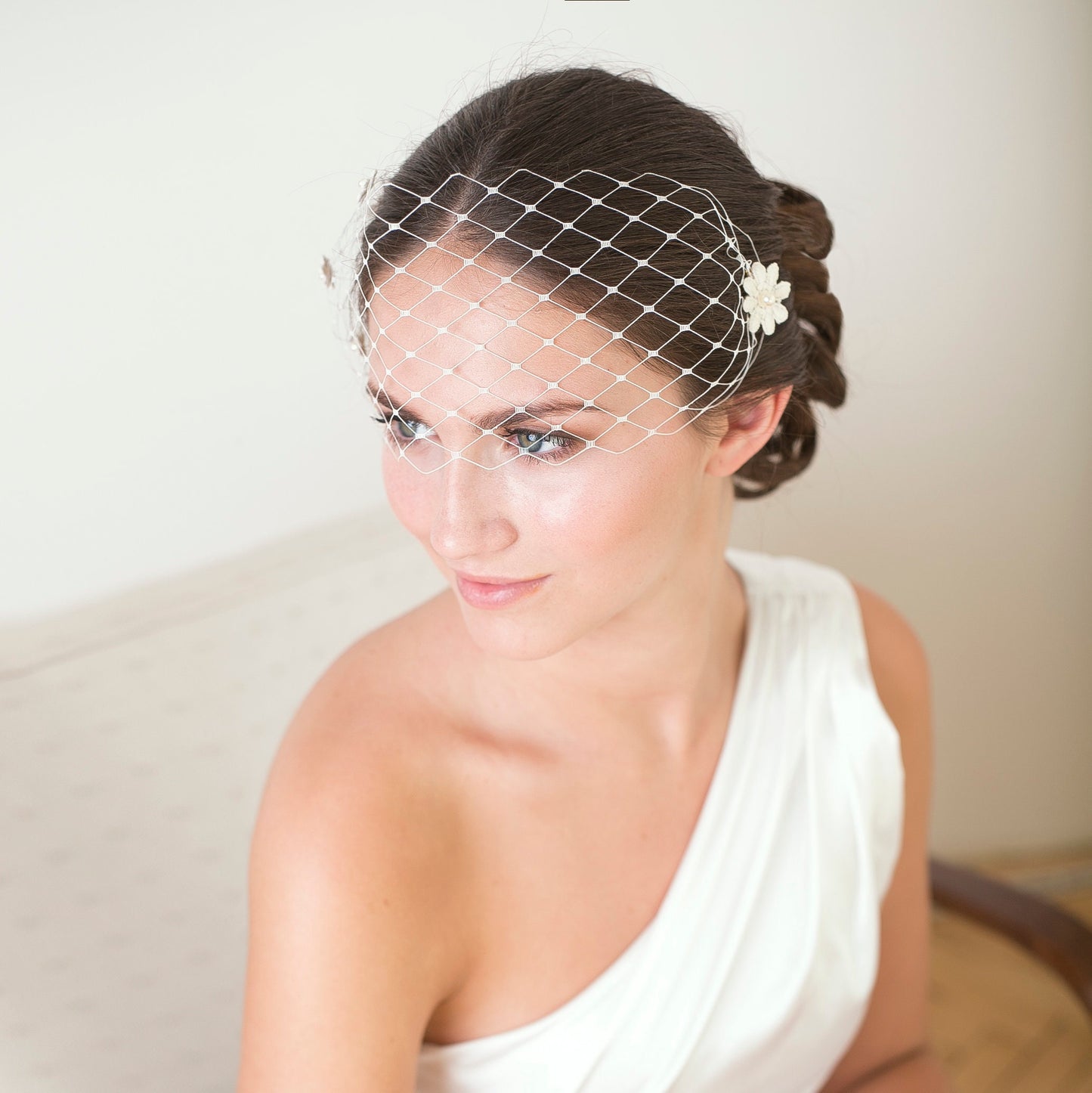 Bridal short bandeau veil with flowers and pearls, wedding floral lace bandeau veil, ivory bandeau with lace flowers