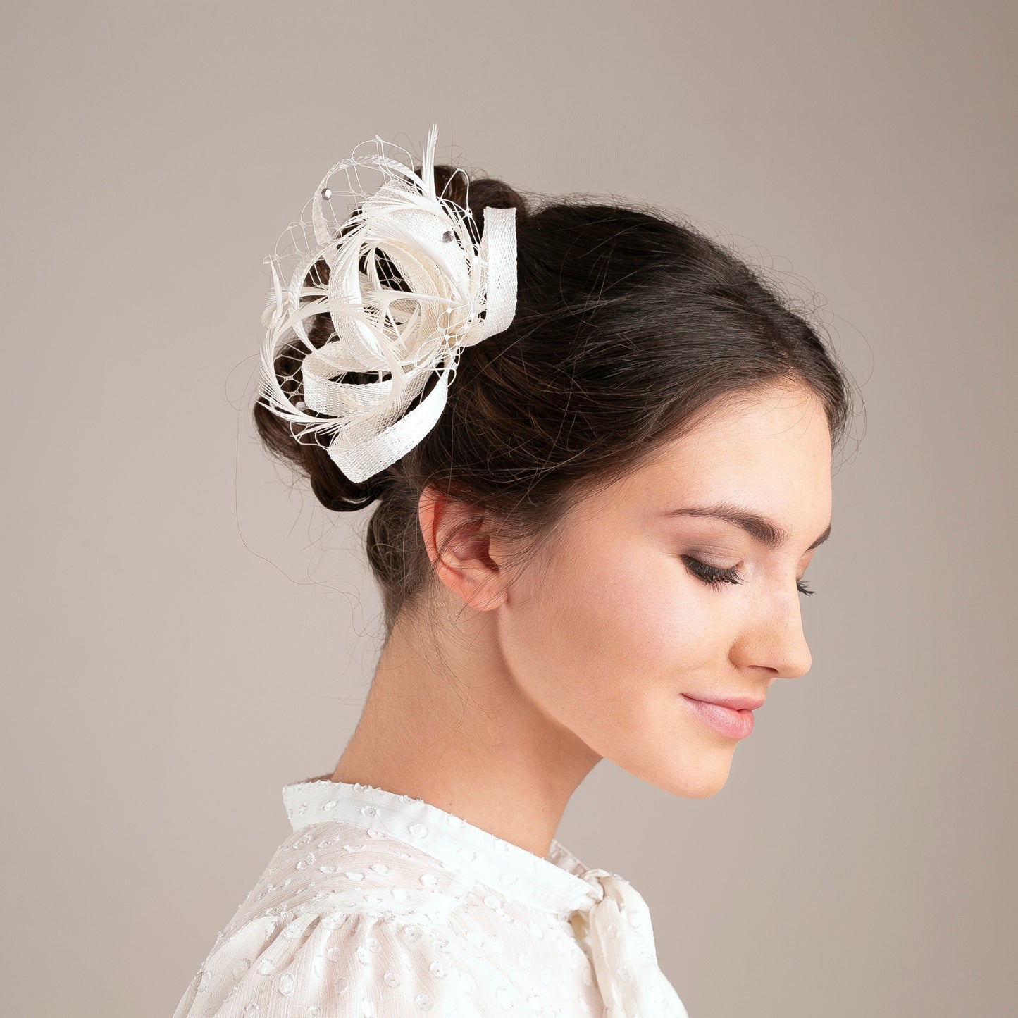 Hochzeits-Fascinator mit Federn und Schleier, romantischer Hochzeits-Kopfschmuck, Millinery-Braut-Kopfschmuck