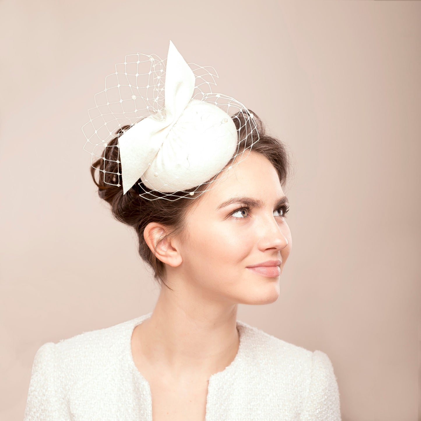 Pillbox-Hut aus Pelzfilz mit Vogelkäfig, Brauthut mit Schleife und Netz, Kopfschmuck mit Schleier und Schleife für die Hochzeit, Fascinator für besondere Anlässe