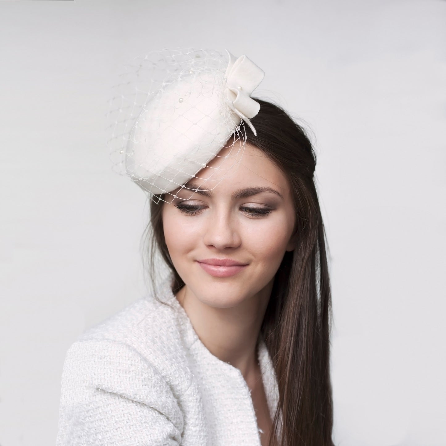 Bridal Pillbox with Bow and Veil, Fur Felt Wedding Hat with Birdcage, Ladies Pillbox, Bridal Charming Veiled Hat, Winter Wedding Hat