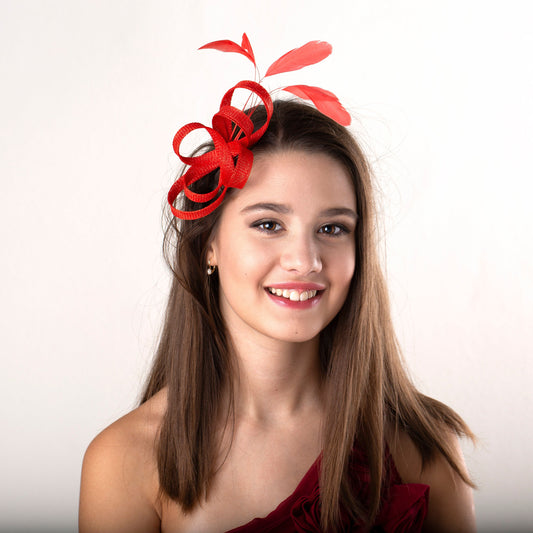 Roter Fascinator mit Federn, Kopfschmuck für Brautjungfern, elegantes Haaraccessoire für Hochzeitsgäste oder die Mutter der Braut, mohnroter Federkopfschmuck