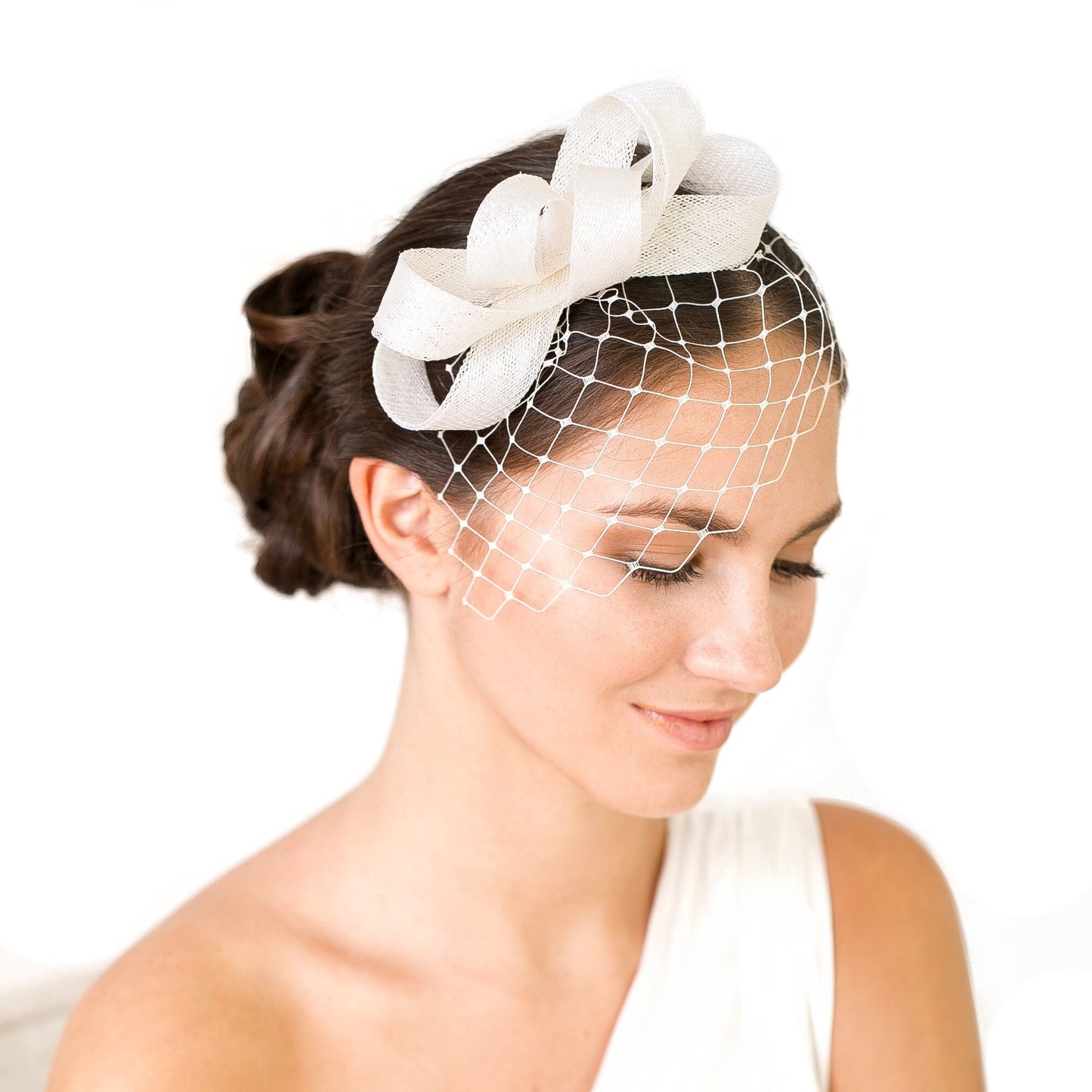 Bridal white fascinator with birdcage, wedding white fascinator with veil, woman fascinator for bride in white