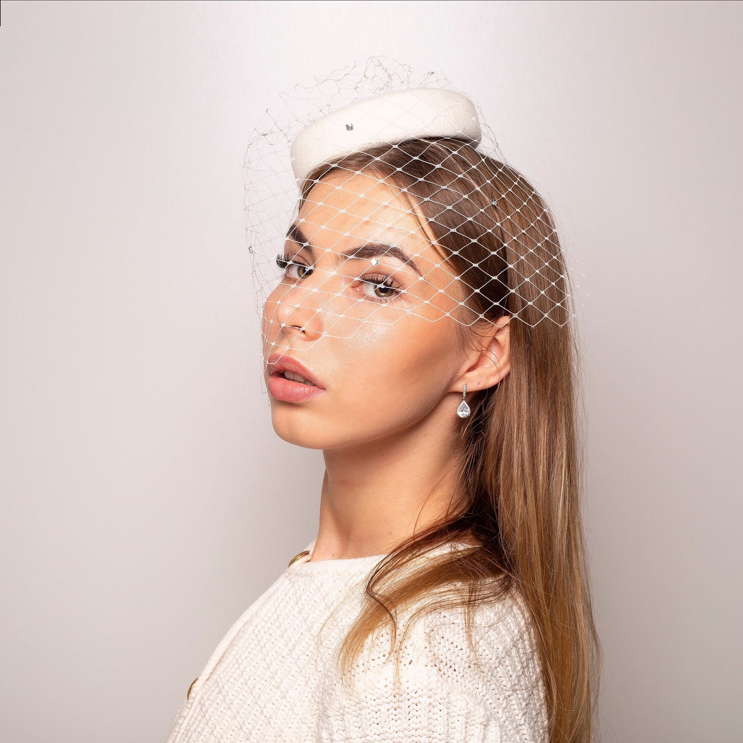 Bridal Pillbox Hat with Rhinestone Birdcage Veil, Veiled Fur Felt Wedding Pillbox Hat, Winter Wedding Hat in white or creamy ivory