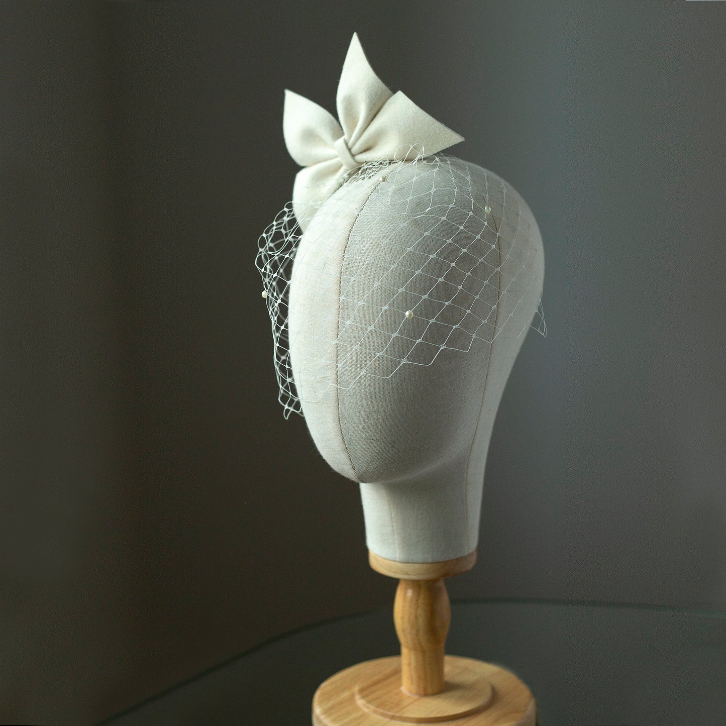 Bridal oversize bow with pearl birdcage in creamy ivory or white, wedding statement bow birdcage, felt bow fascinator with short veil