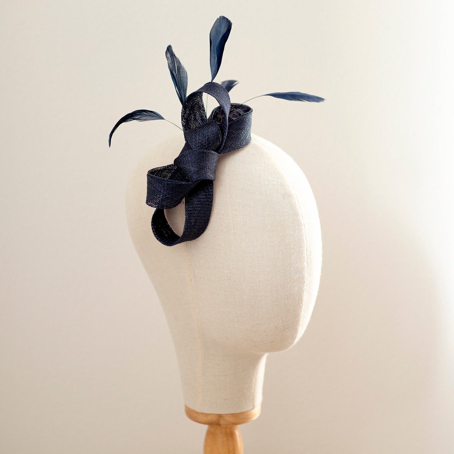 Modern bow fascinator with feathers, wedding guest fascinator in navy, bridesmaid or mother of the bride headpiece, elegant women fascinator