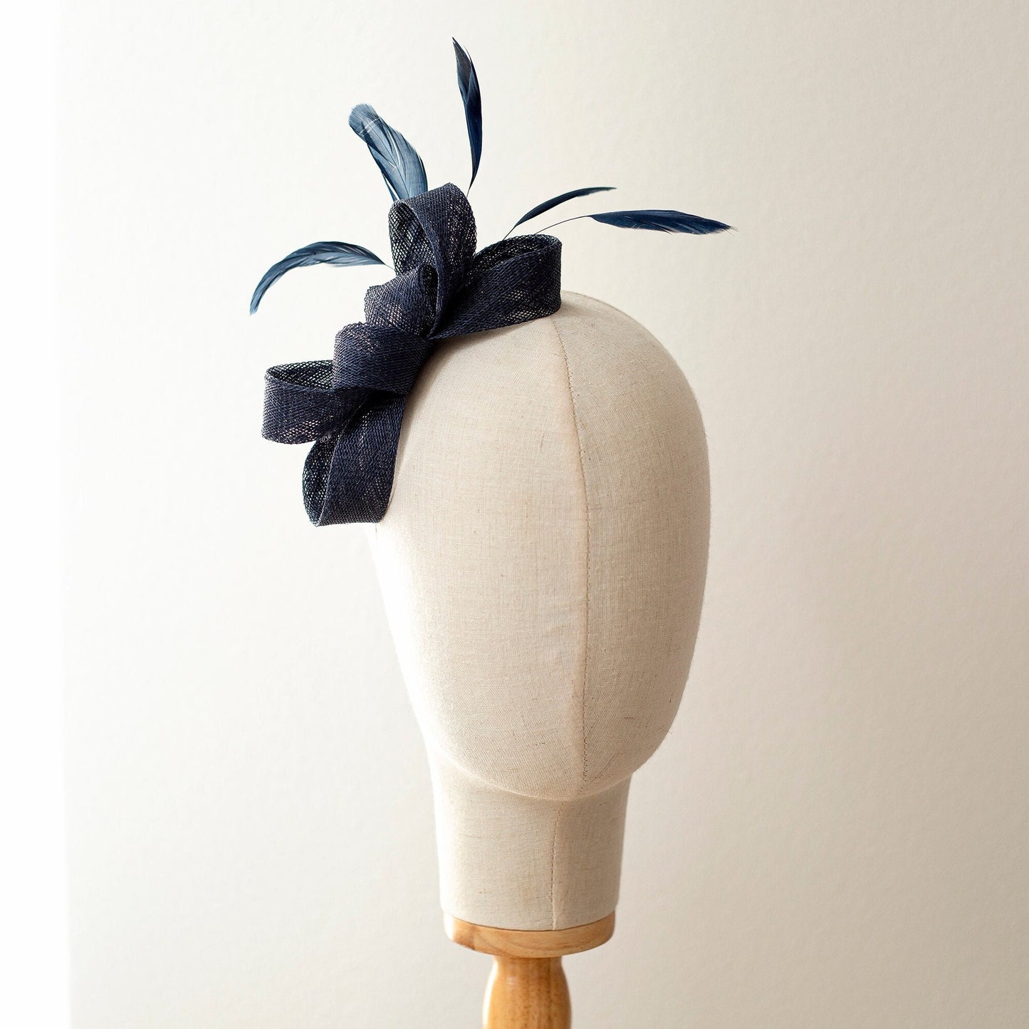 Modern bow fascinator with feathers, wedding guest fascinator in navy, bridesmaid or mother of the bride headpiece, elegant women fascinator