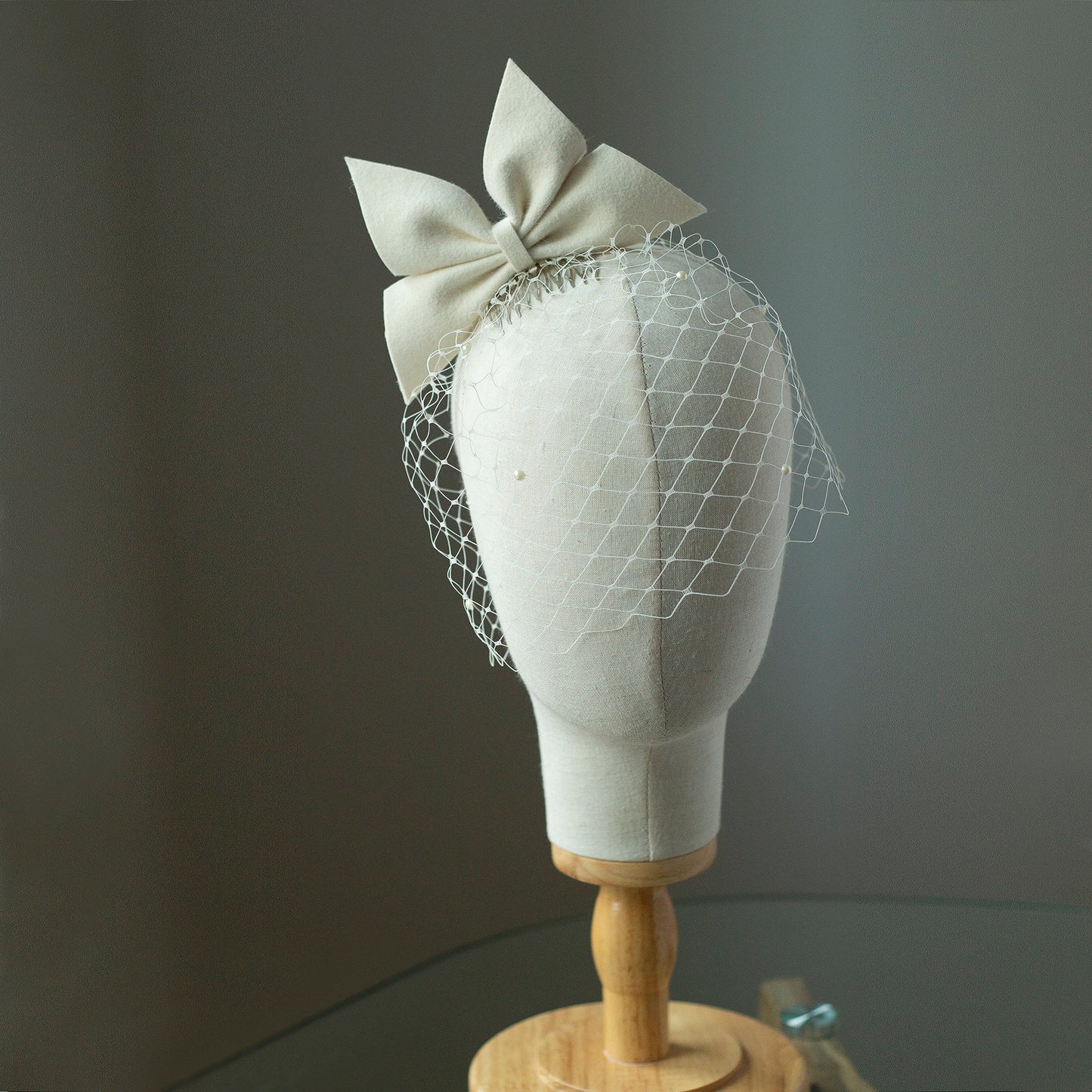 Bridal oversize bow with pearl birdcage in creamy ivory or white, wedding statement bow birdcage, felt bow fascinator with short veil