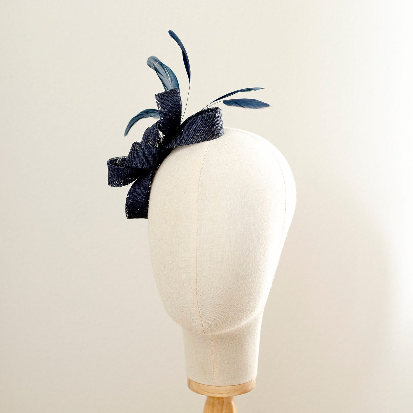 Modern bow fascinator with feathers, wedding guest fascinator in navy, bridesmaid or mother of the bride headpiece, elegant women fascinator