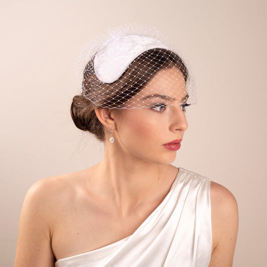 Hochzeitsmütze Kopfbedeckung mit Vogelkäfig, Vintage inspirierte Schleier-Spitzenmütze, 1950er Jahre Half Hat Style Hochzeitshut