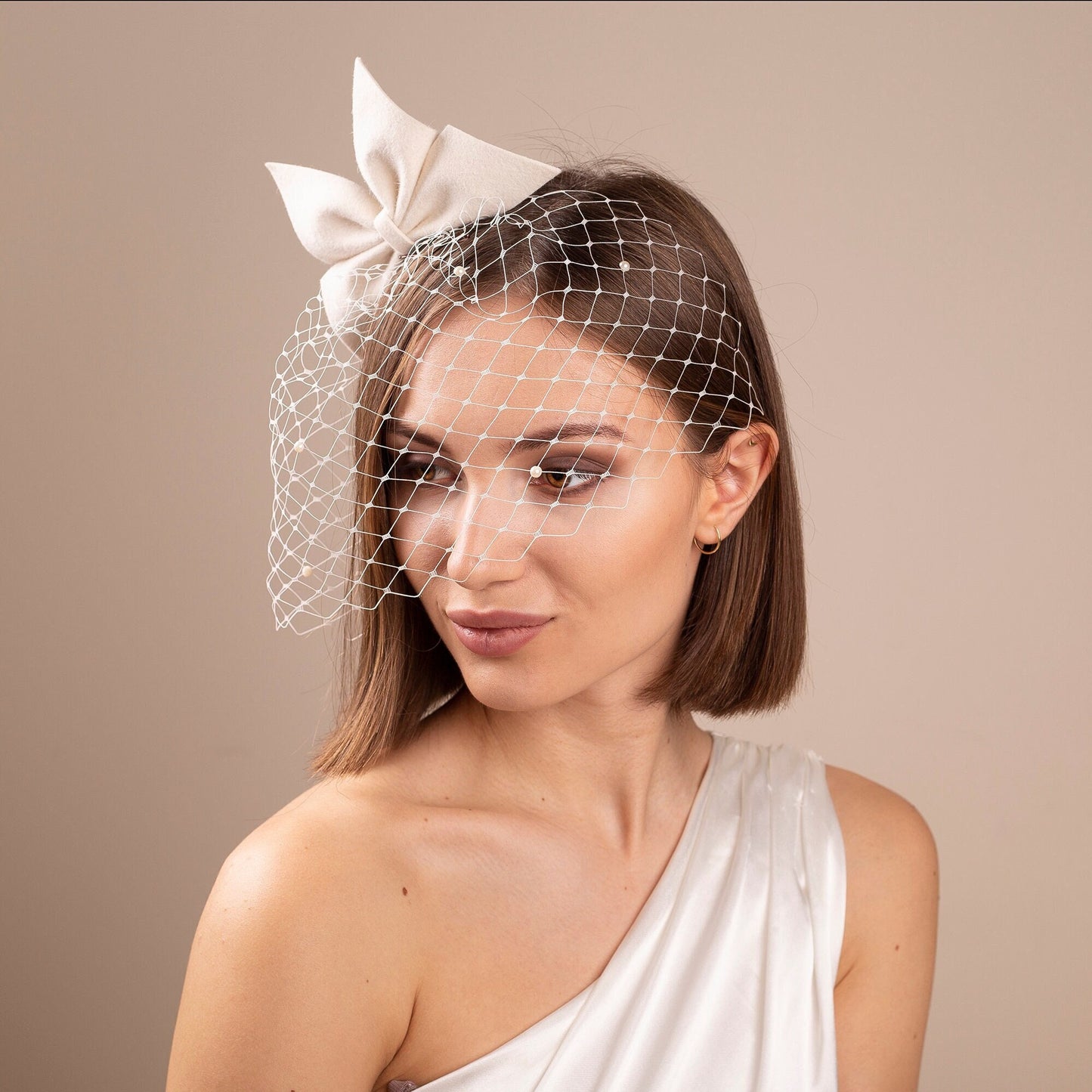 Civil Wedding Oversize Bow with Pearl Birdcage Veil Bridal Bow Veil Scattered Pearl Short Veil Felt Bow Adorned Veil City Hall Wedding Veil