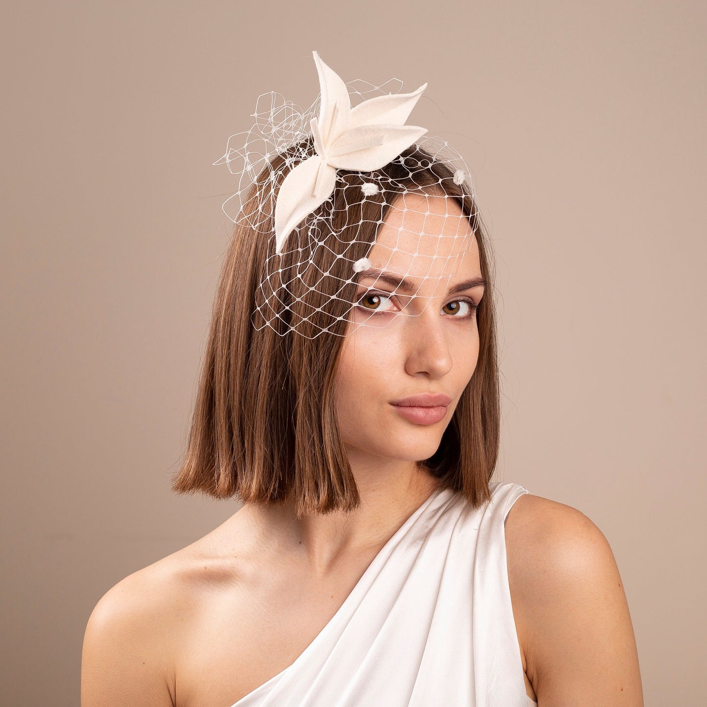 Bridal wavy leaves headpiece with short veil in creamy ivory or white, wedding felt leaves birdcage, felt fascinator with short dotted veil