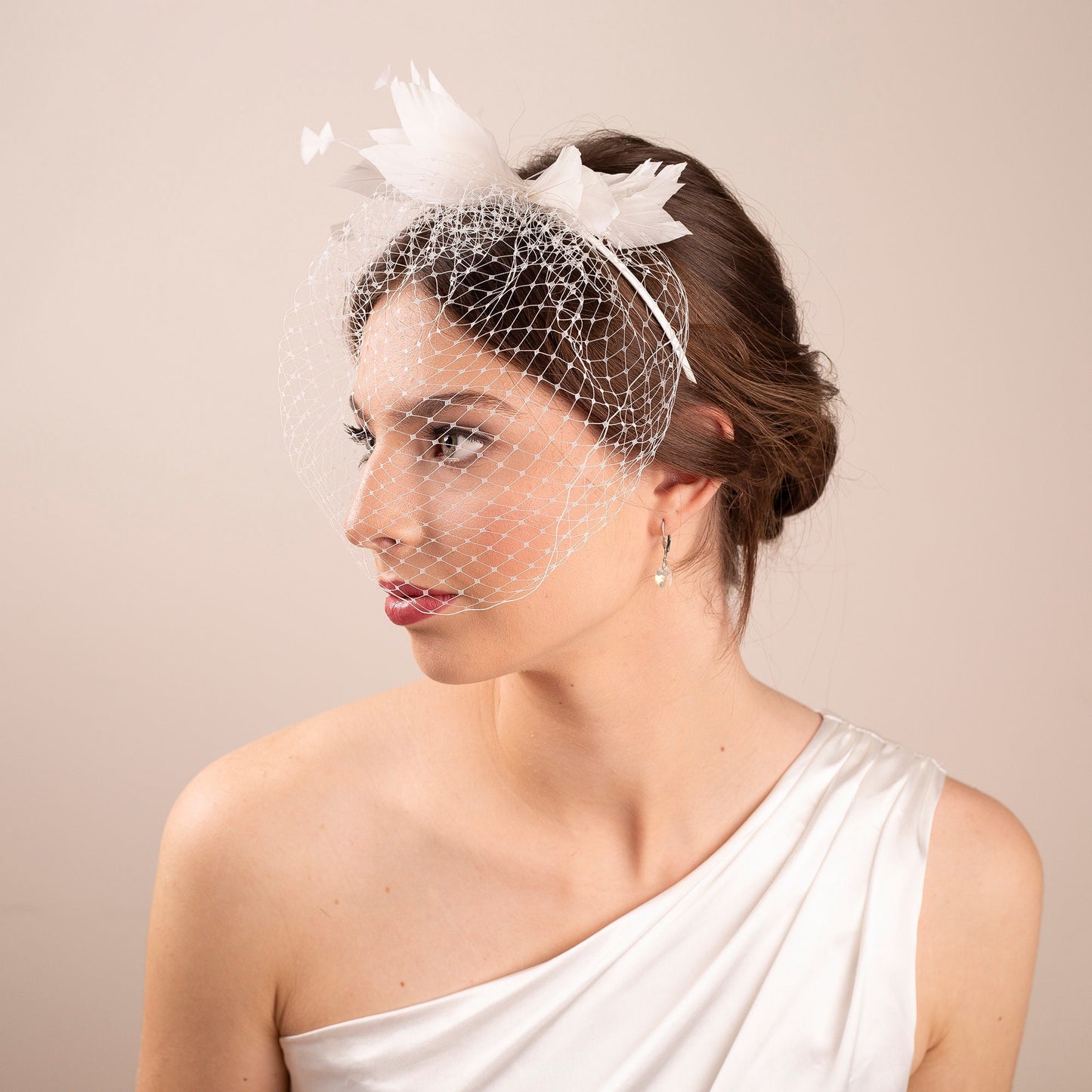 Ivory bridal feather birdcage on a headband, Wedding feather headpiece with ivory veil, bridal feather hairpiece, wedding birdcage veil