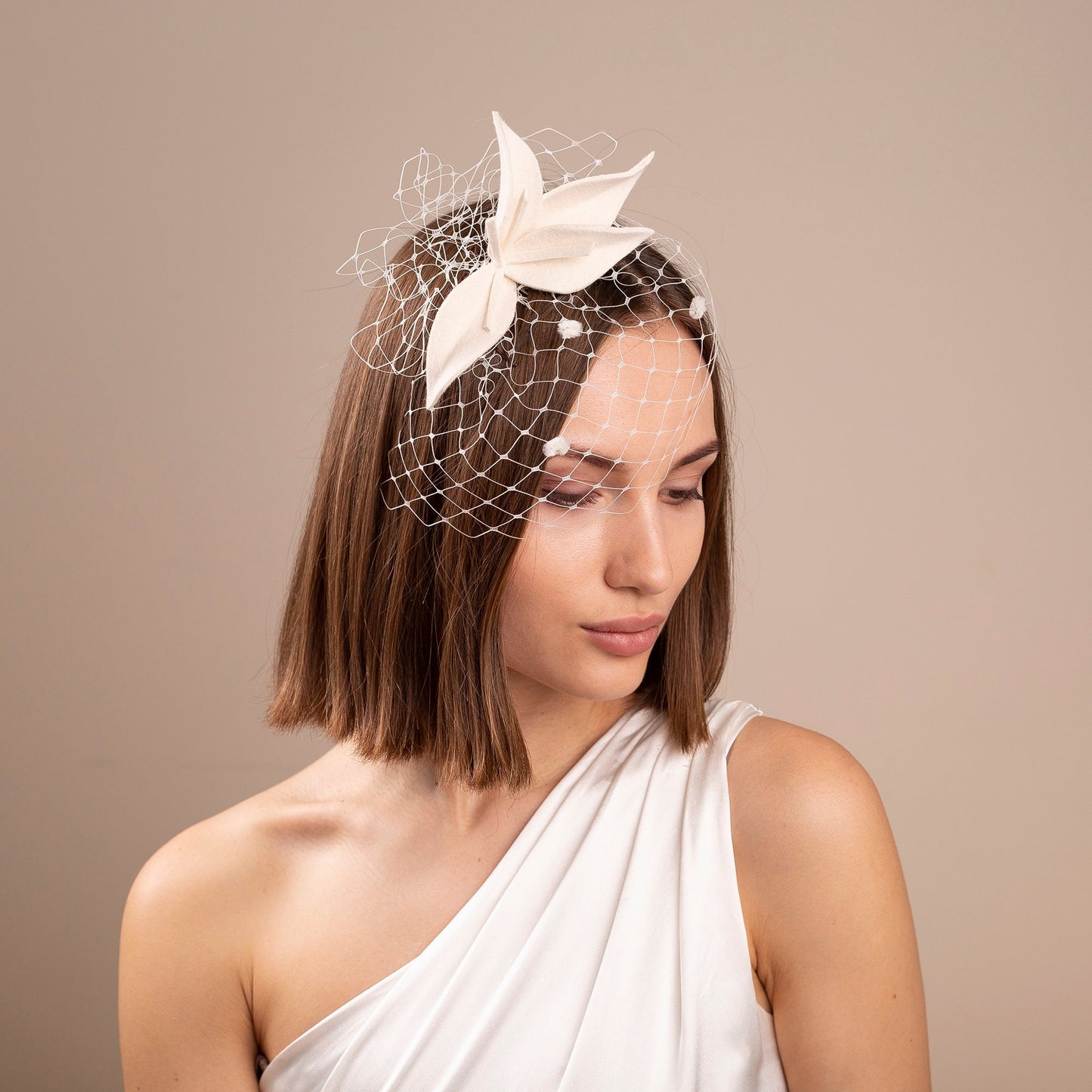 Bridal wavy leaves headpiece with short veil in creamy ivory or white, wedding felt leaves birdcage, felt fascinator with short dotted veil