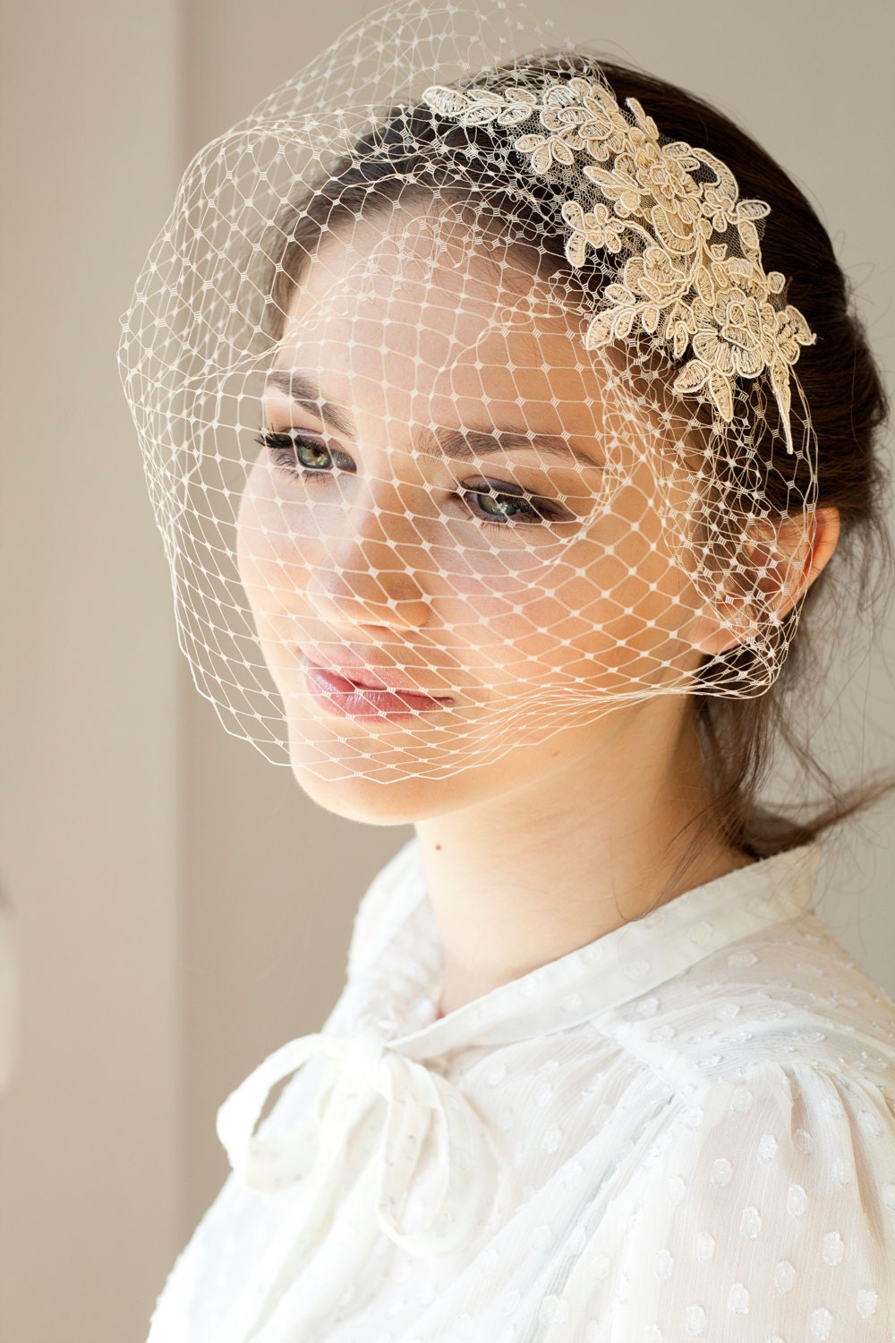 Bridal lace birdcage veil in light beige, nude wedding french veil, short beige birdcage for a bride