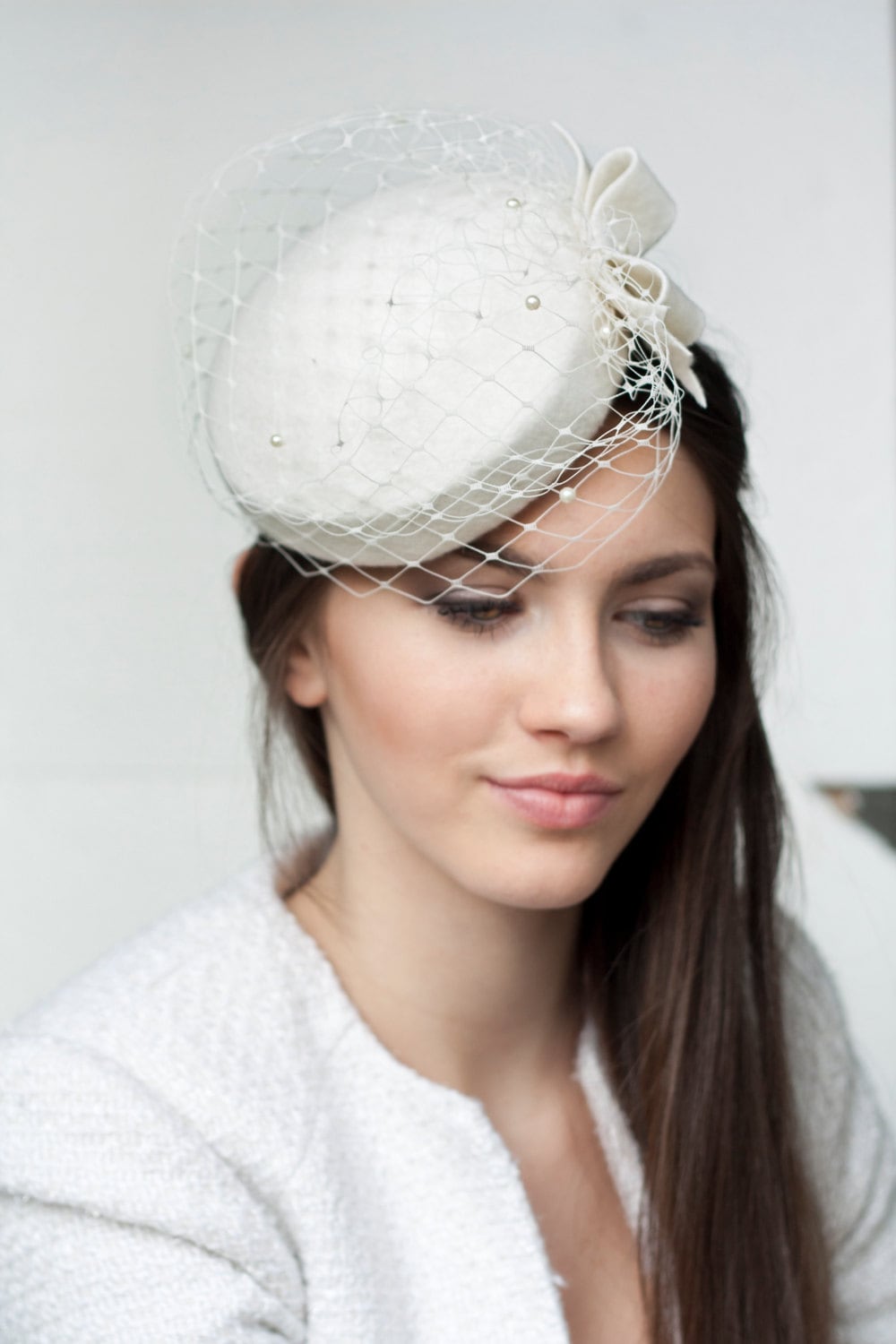 Bridal Pillbox with Bow and Veil, Fur Felt Wedding Hat with Birdcage, Ladies Pillbox, Bridal Charming Veiled Hat, Winter Wedding Hat