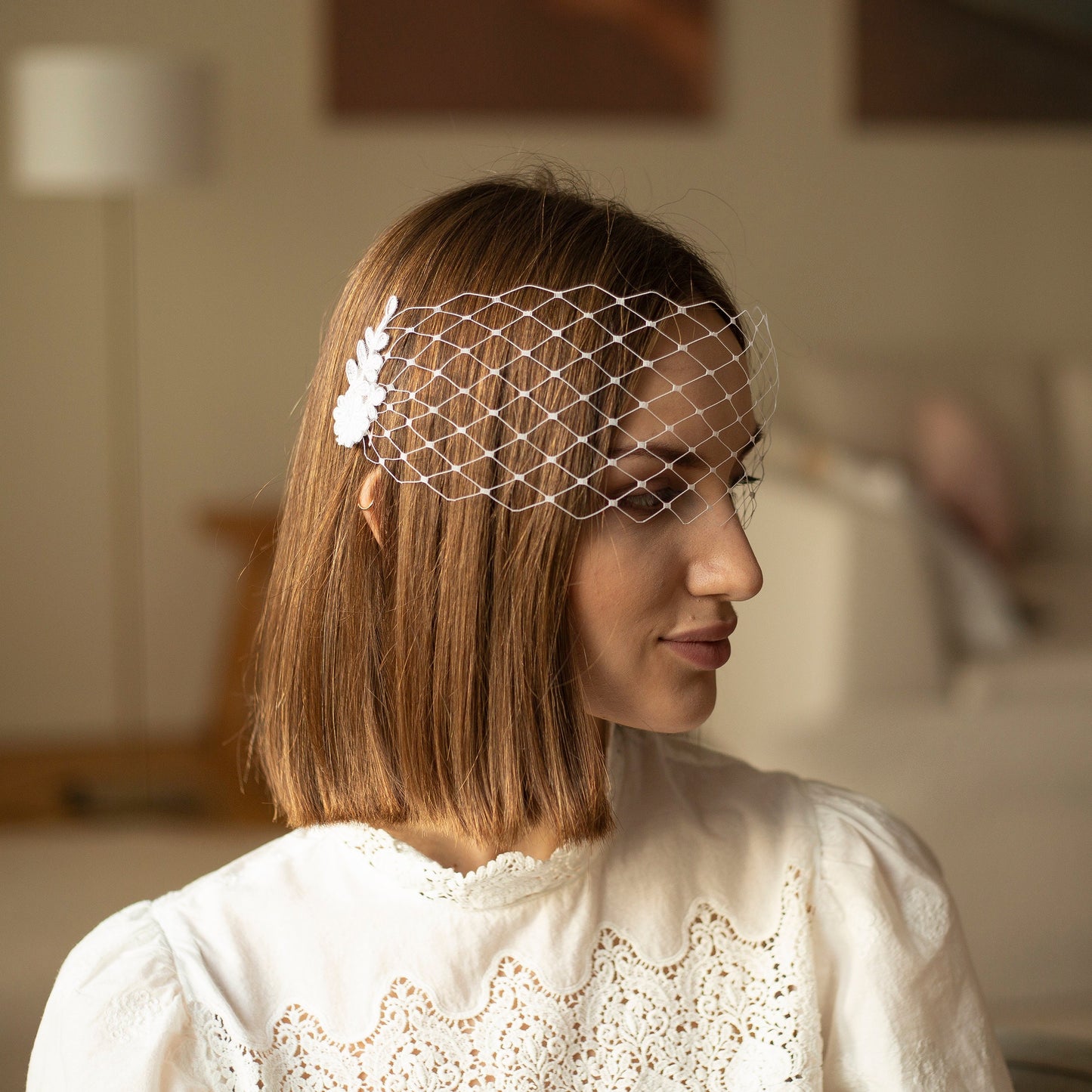 Bridal Lace Birdcage Veil Short Birdcage Veil with Floral Lace Wedding Veil Short Flower Veil for Bride, cropped bandeau veil