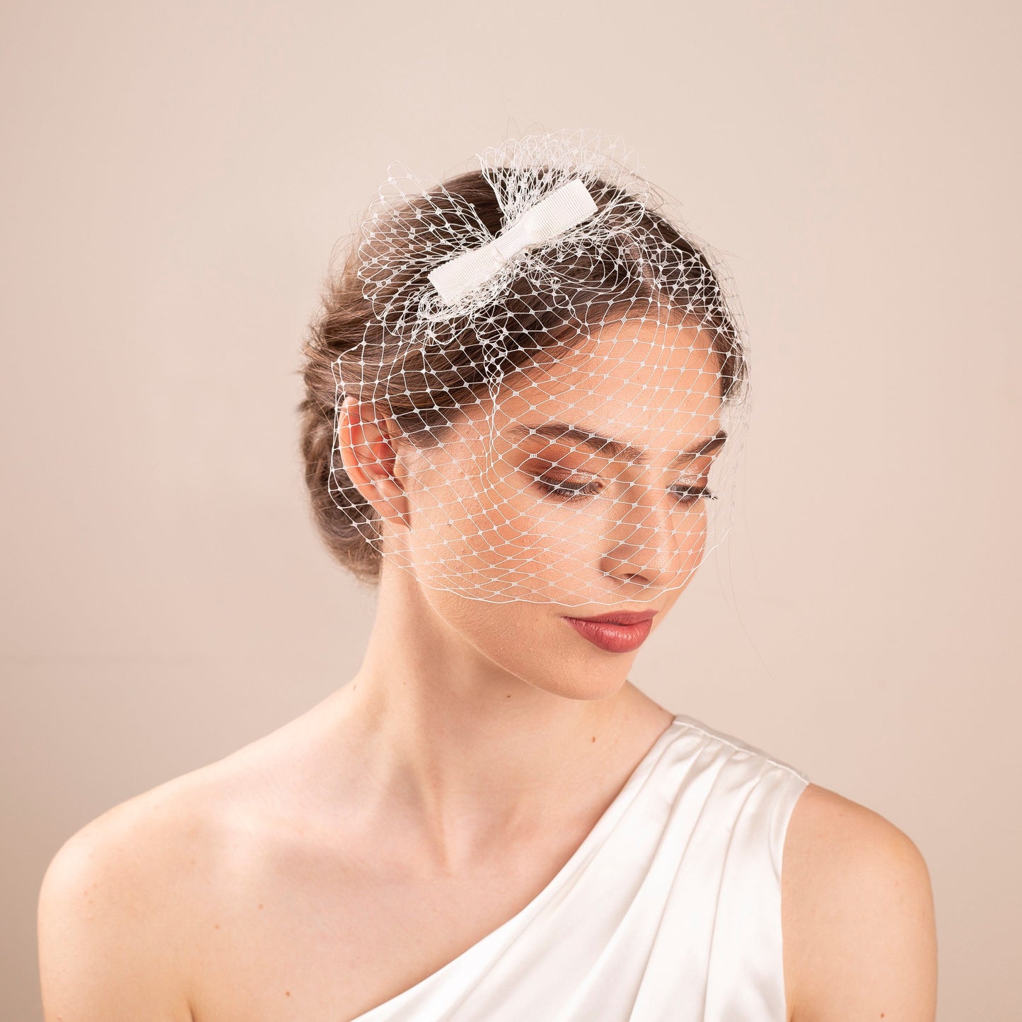 Brautschleife Vogelkäfigschleier in Elfenbein kurzer französischer Hochzeitsschleier mit Schleife Vogelkäfigschleier auf einem Haarkamm Elfenbein Hochzeitsschleife Haaraccessoire