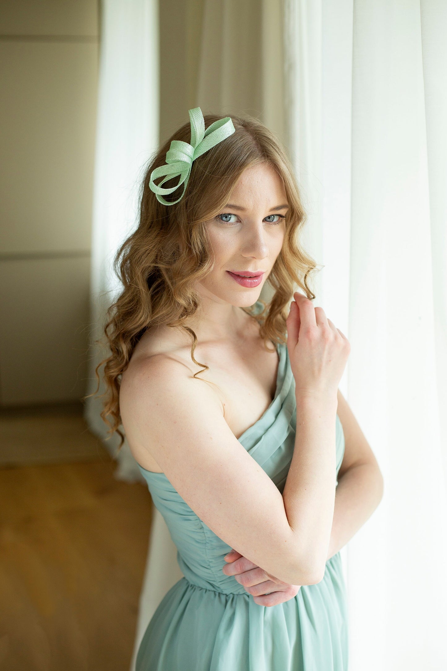 Mint fascinator on headband for wedding guest, bridesmaids headband, formal occasion headpiece in mint green hair accessory