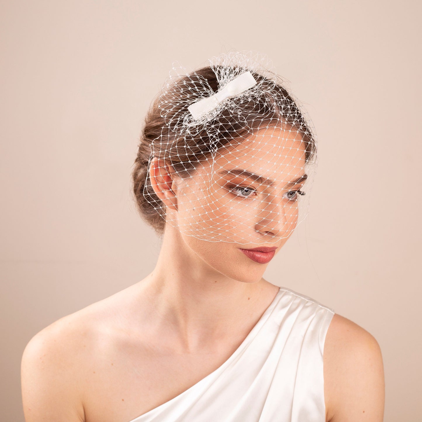 Brautschleife Vogelkäfigschleier in Elfenbein kurzer französischer Hochzeitsschleier mit Schleife Vogelkäfigschleier auf einem Haarkamm Elfenbein Hochzeitsschleife Haaraccessoire