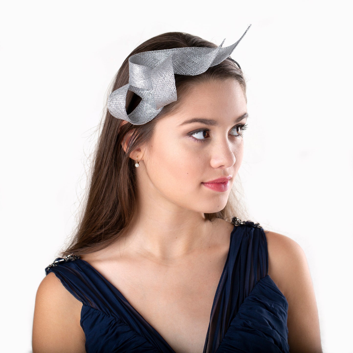 Skulpturaler Fascinator für Hochzeitsgäste auf bequemem Doppelstirnband, Damen-Hutmacher-Fascinator