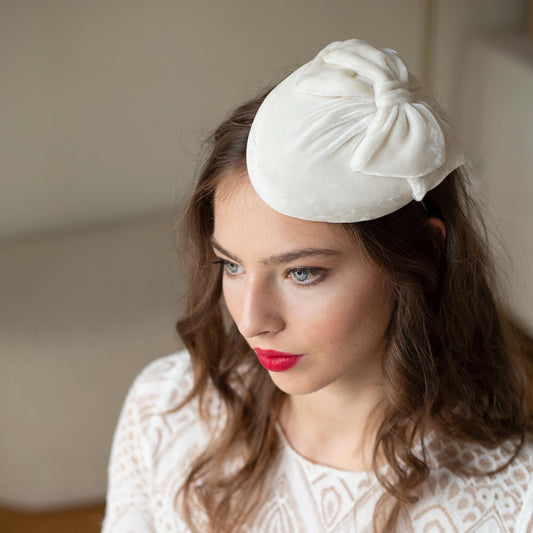 Bridal Velvet Hat with Bow, Wedding Ivory Velvet Pillbox, Velvet Fascinator for Bride, Wedding guest Silk Velvet Pillbox