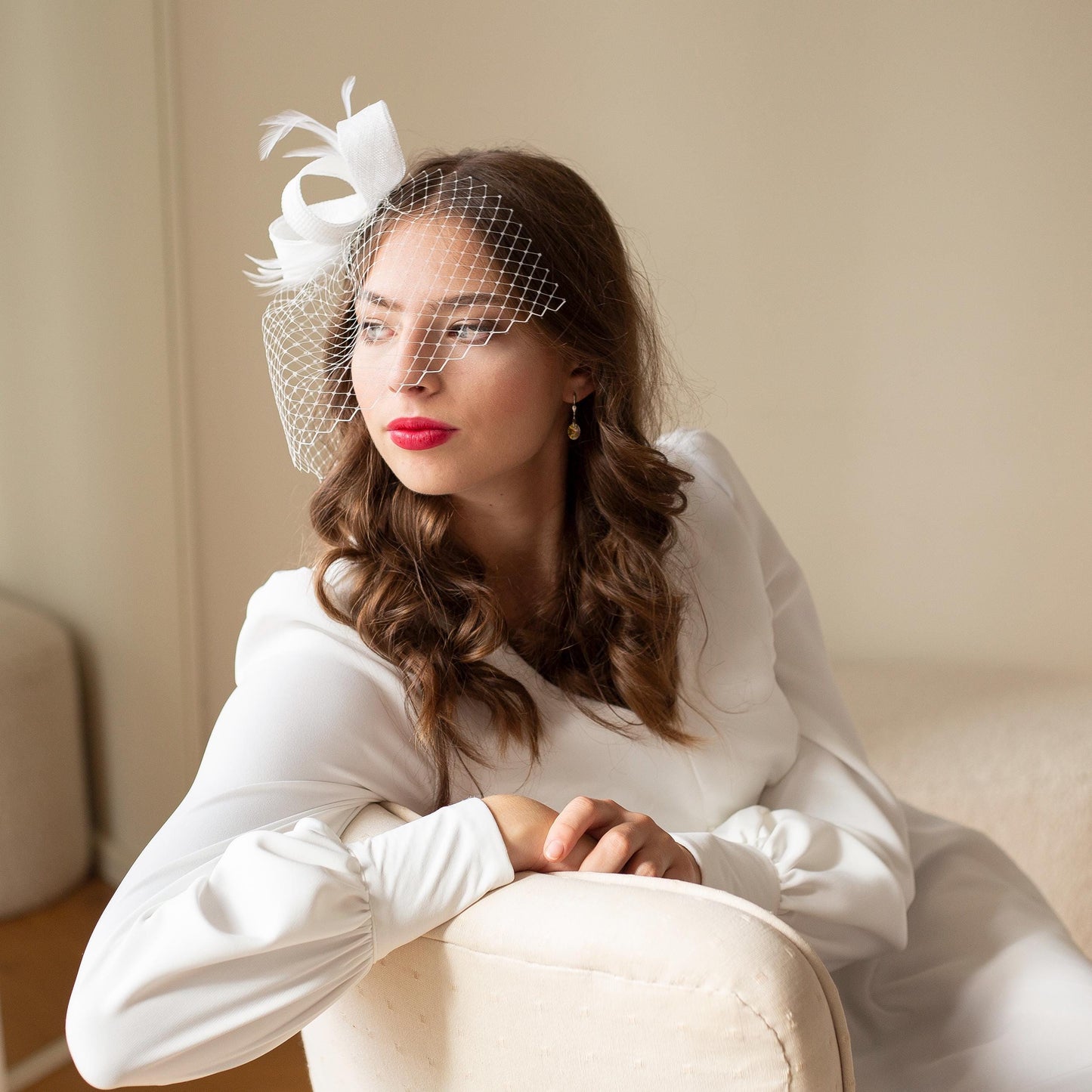 Elegant feather fascinator with removable birdcage, white bow fascinator birdcage veil occasion headpiece for a bride,