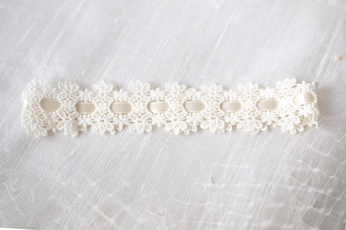 Ivory lace garter, Floral lace garter for bride, gift for bride, Wedding lace garter, Satin ribbon interwoven garter