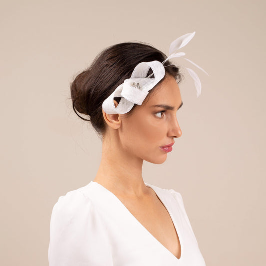 Braut-Kopfschmuck mit Strass und Federn, weißer Feder-Fascinator, Millinery-Kopfschmuck für die Braut, Haar-Accessoire für die Hochzeit