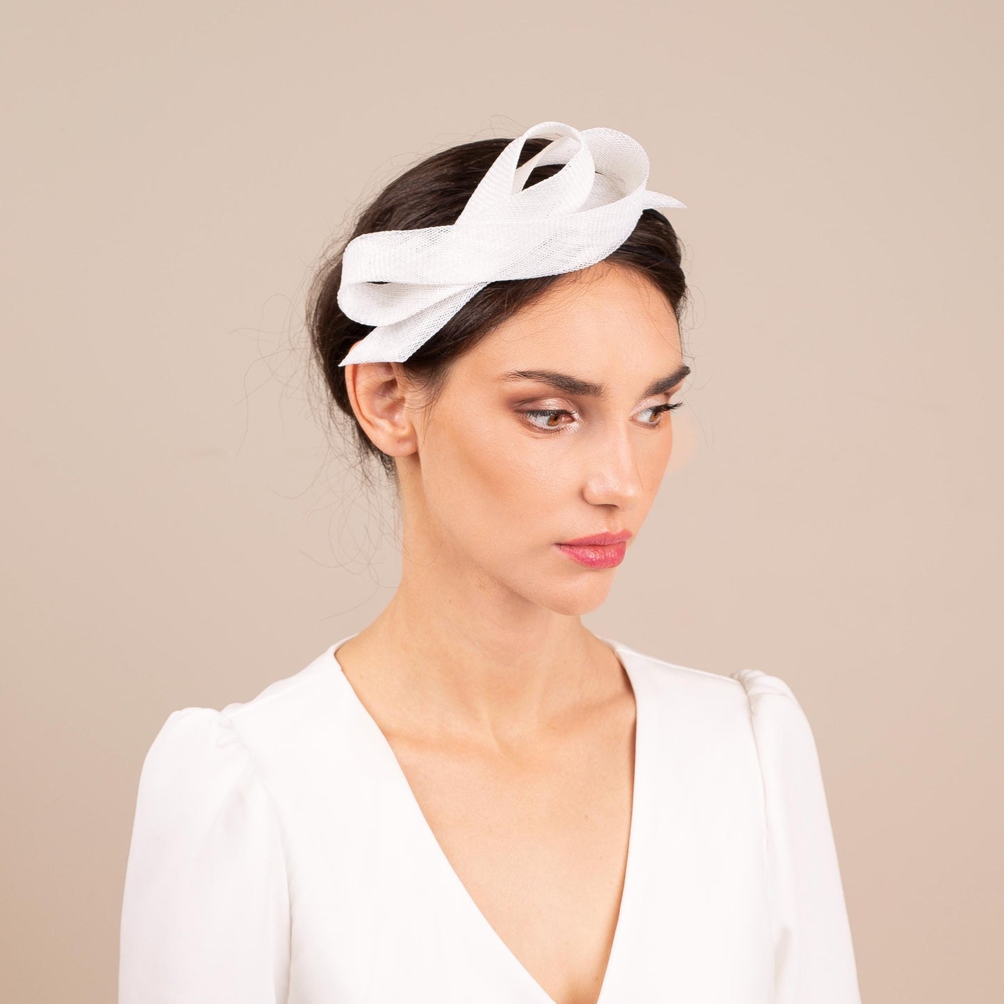 Braut-Fascinator mit Schleife auf bequemem Haarband, eleganter formeller Kopfschmuck für die Braut, Fascinator für besondere Anlässe