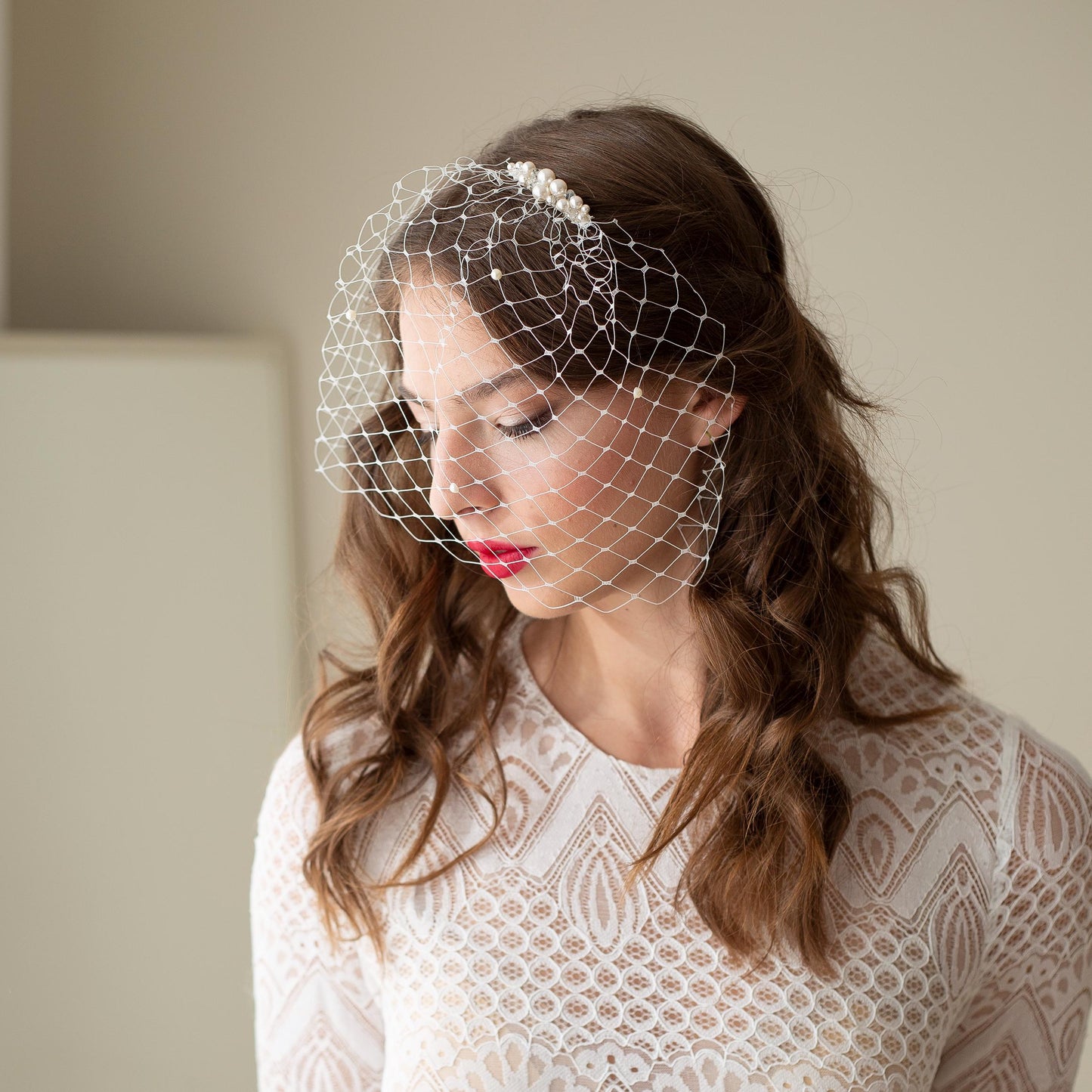 Pearl birdcage veil in white, short wedding veil with Swarovski pearls, pearl beaded bridal veil