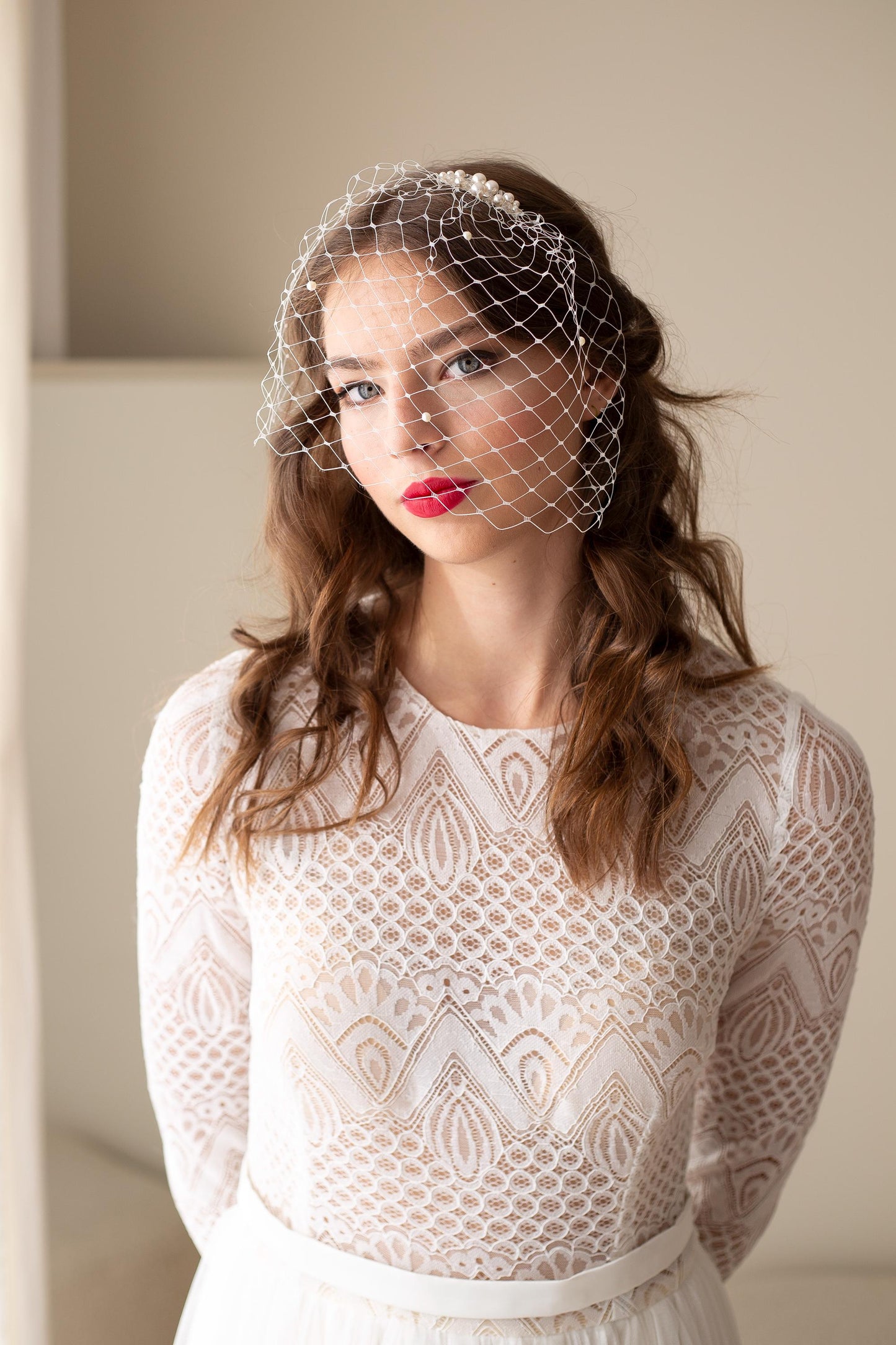 Pearl birdcage veil in white, short wedding veil with Swarovski pearls, pearl beaded bridal veil