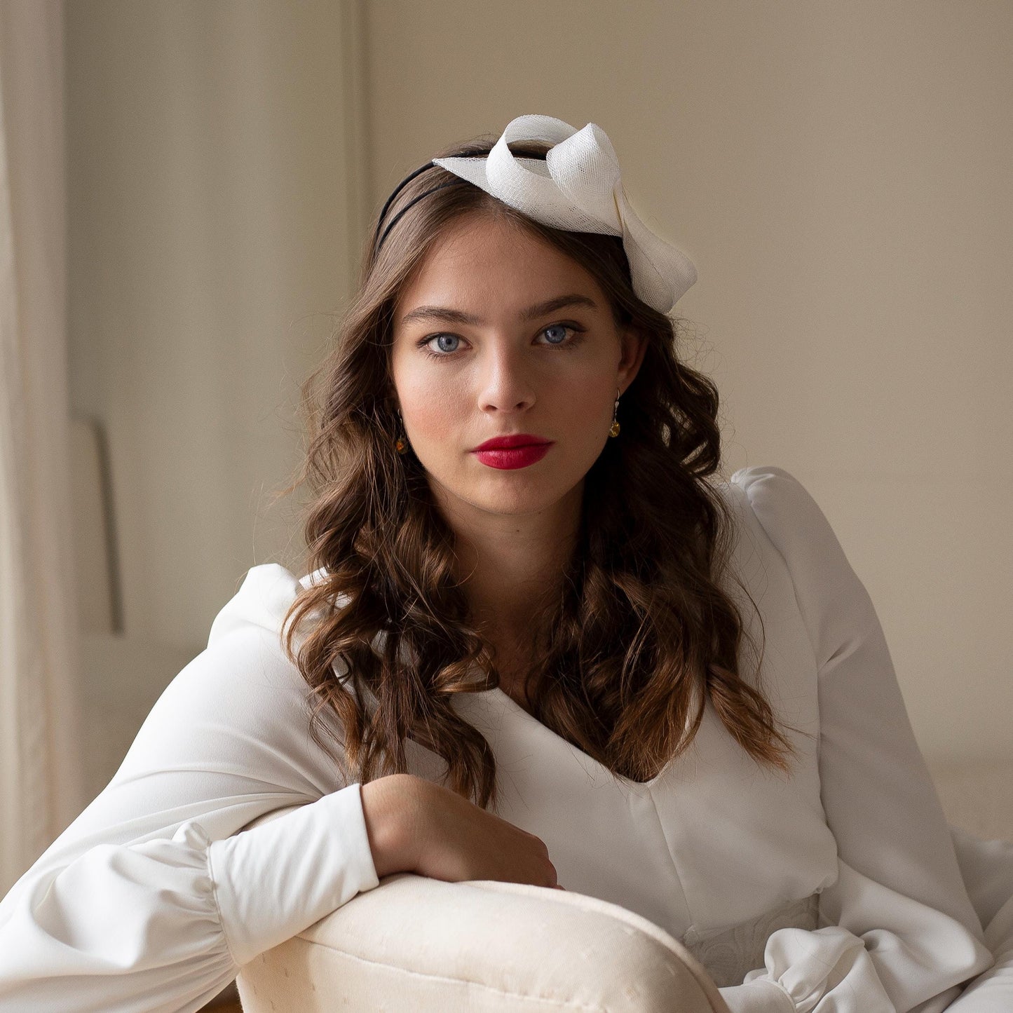 Fascinator für besondere Anlässe auf bequemem Haarreif in Wunschfarbe, elegantes Haar-Accessoire für formelle Anlässe und besondere Anlässe, formelles Kopfstück