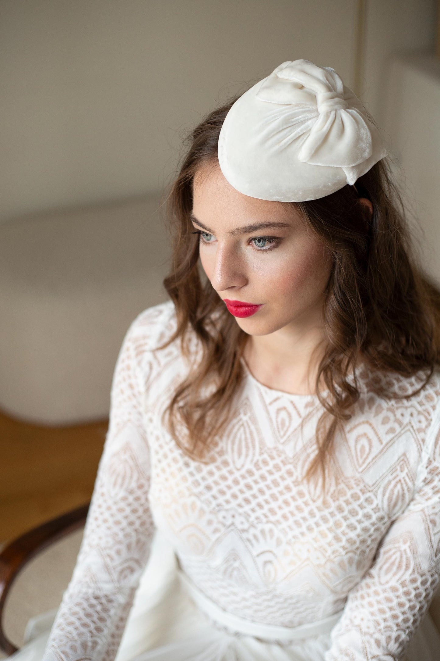 Bridal Velvet Hat with Bow, Wedding Ivory Velvet Pillbox, Velvet Fascinator for Bride, Wedding guest Silk Velvet Pillbox