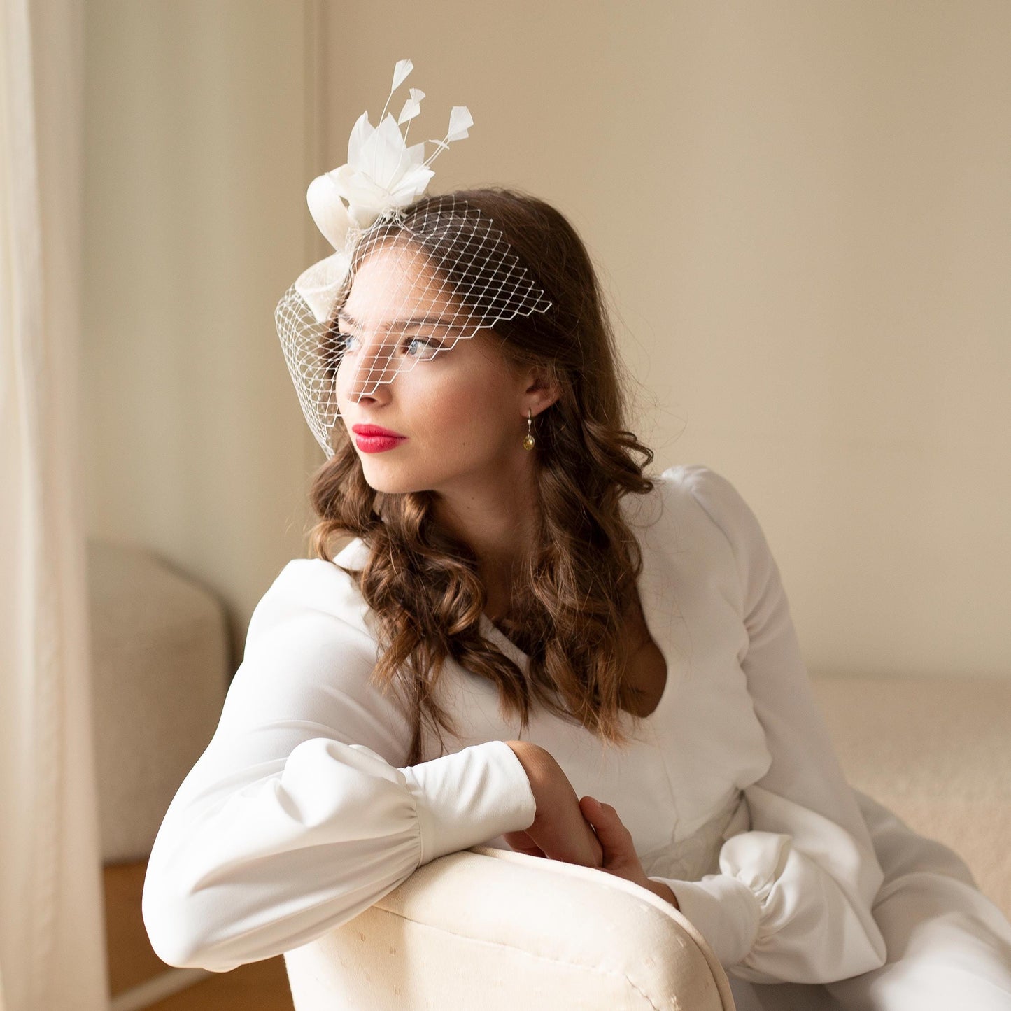 Netzschleier Vogelkäfig mit Feder Fascinator Schleier Vogelkäfig Hochzeit Kurzschleier und formelles Kopfstück für Gerichtsgebäude Standesamtliche Trauung Schleier