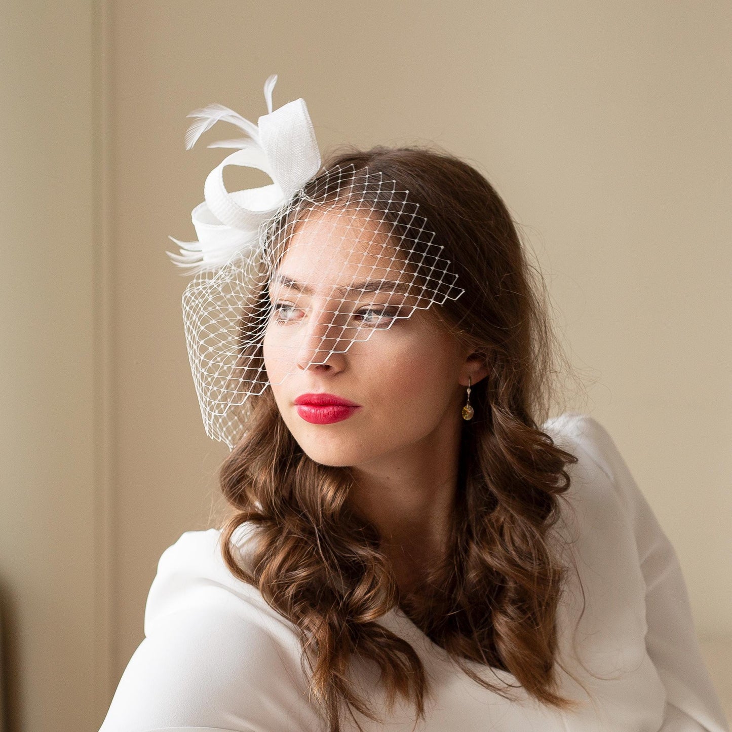 Elegant feather fascinator with removable birdcage, white bow fascinator birdcage veil occasion headpiece for a bride,