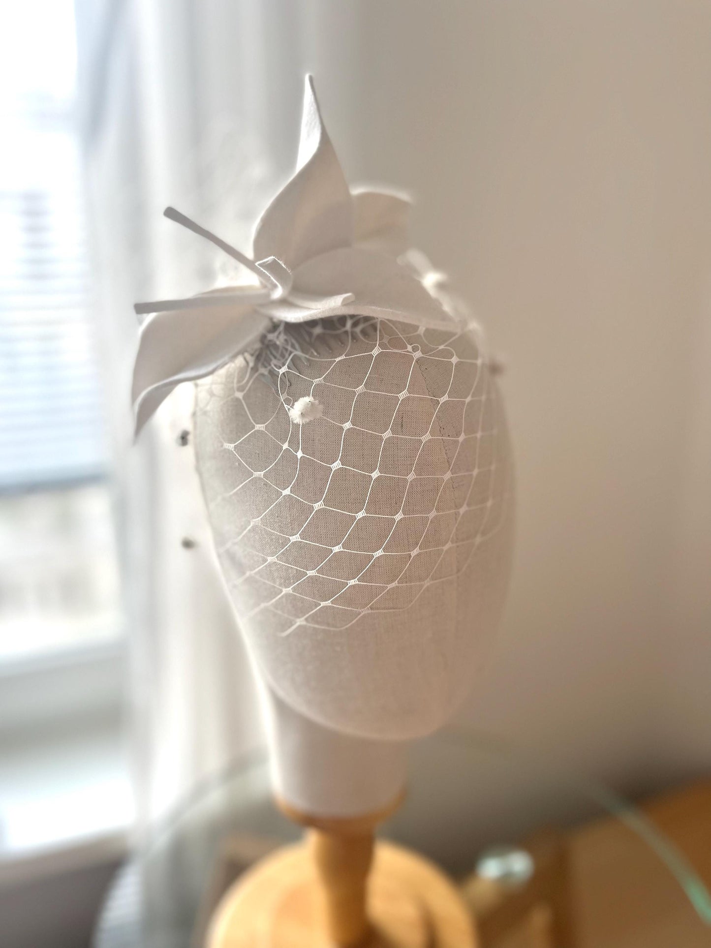 Petals birdcage for a bride, wedding  flower birdcage veil with dots, wedding  birdcage with petals, felt fascinator with short dotted veil