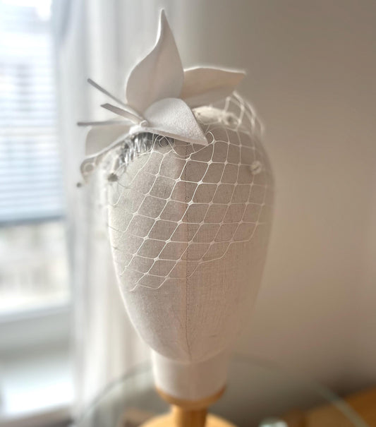 Petals birdcage for a bride, wedding  flower birdcage veil with dots, wedding  birdcage with petals, felt fascinator with short dotted veil