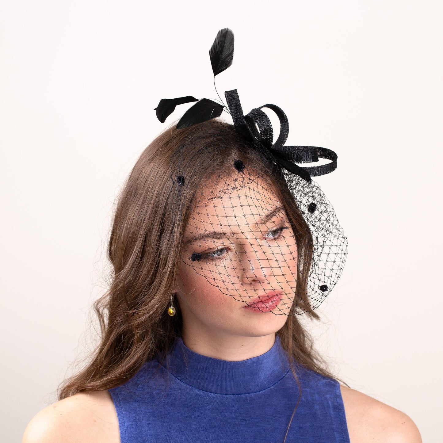 Schwarzer Feder-Fascinator mit Vogelkäfig, moderner Fascinator und Schleier für Hochzeitsgäste, schwarzer Schleier-Kopfschmuck für Brautjungfern, eleganter Fascinator für Frauen