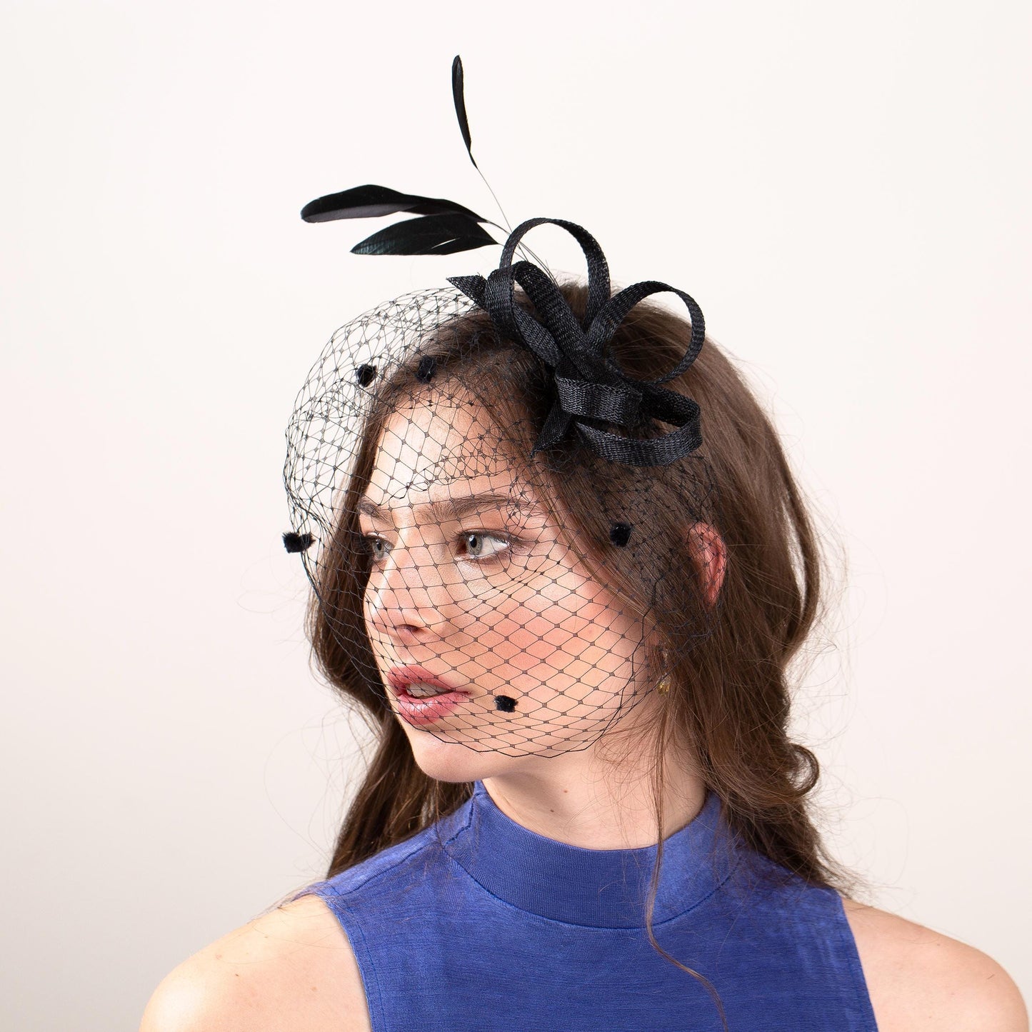 Schwarzer Feder-Fascinator mit Vogelkäfig, moderner Fascinator und Schleier für Hochzeitsgäste, schwarzer Schleier-Kopfschmuck für Brautjungfern, eleganter Fascinator für Frauen