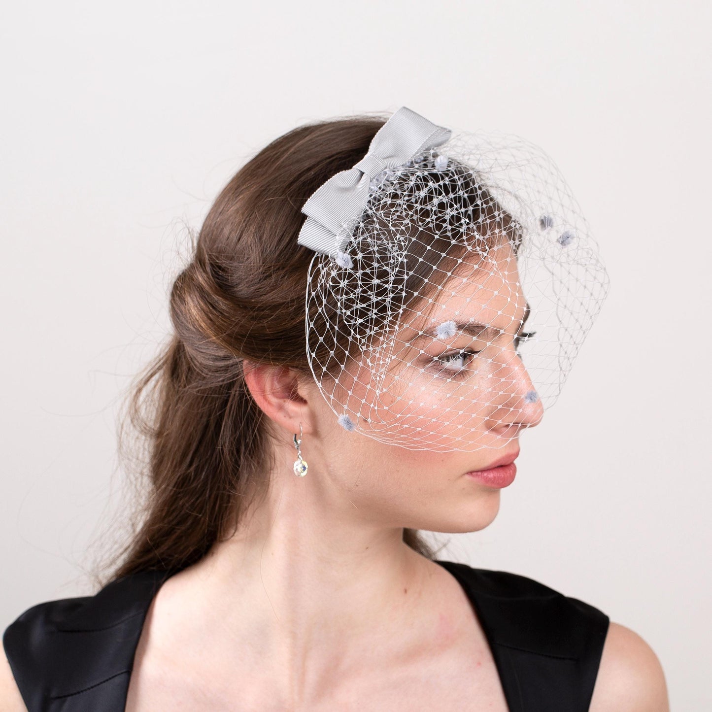 Light grey bow birdcage veil with dots, party bow wedding veil headpiece, grey birdcage veil, wedding veil, bridesmaid dotted grey veil