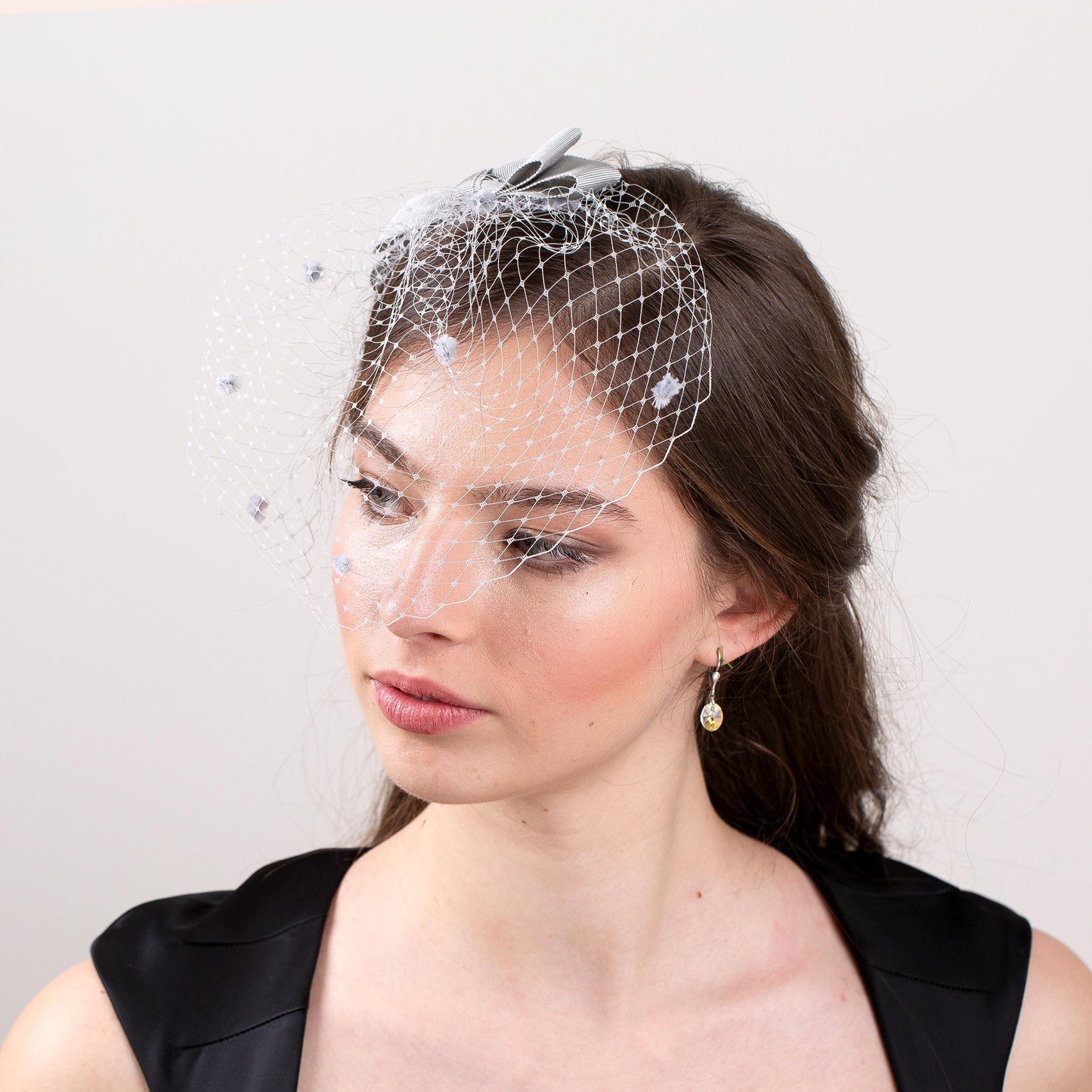 Light grey bow birdcage veil with dots, party bow wedding veil headpiece, grey birdcage veil, wedding veil, bridesmaid dotted grey veil