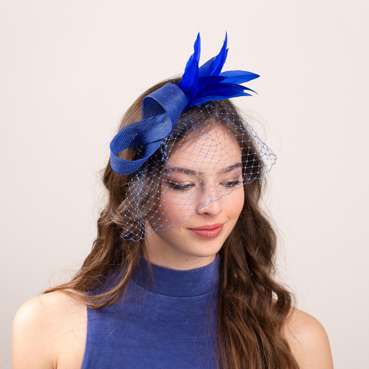 Königsblauer Fascinator mit Federspray, formelles Event-Anlass-Party-Kopfstück, dezenter Damen-Fascinator, Kopfstück für eine elegante Mama