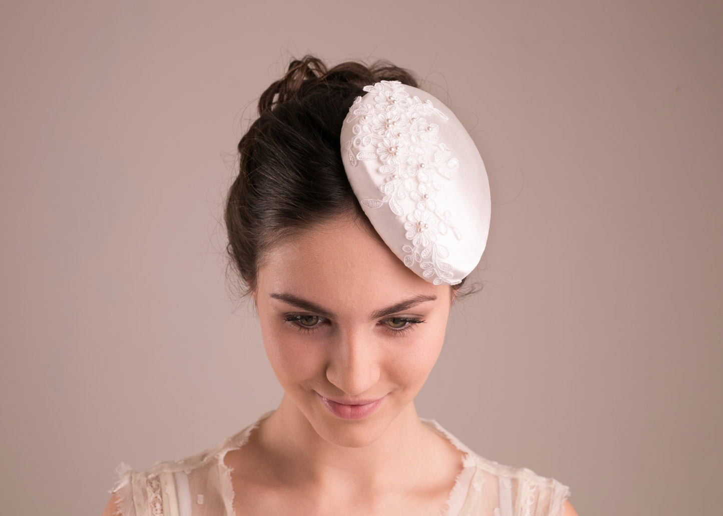 Civil Ceremony Pillbox with Lace and Pearls for a bride, Pearl Beaded Bridal Hat, Ivory Lace Headpiece, Vintage inspired Pillbox