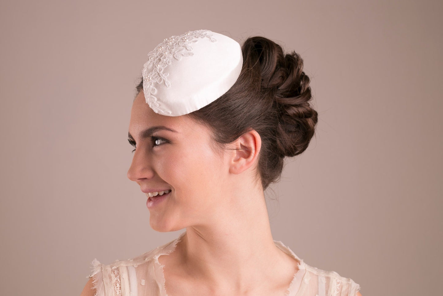 Civil Ceremony Pillbox with Lace and Pearls for a bride, Pearl Beaded Bridal Hat, Ivory Lace Headpiece, Vintage inspired Pillbox