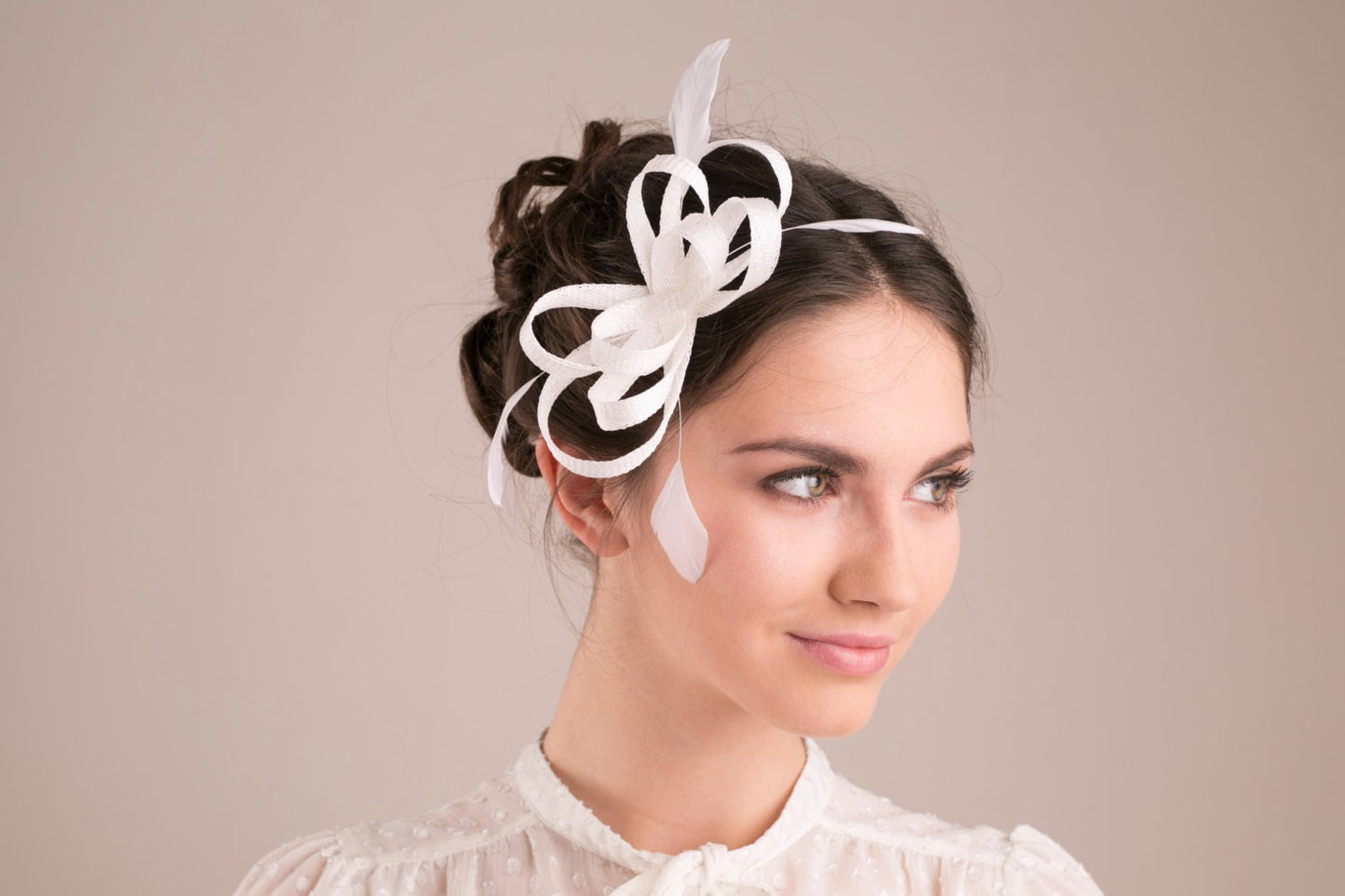 Braut Feder Fascinator für standesamtliche Trauung Hochzeit, elegantes Hochzeitshaarteil mit Federn, Federkopfschmuck